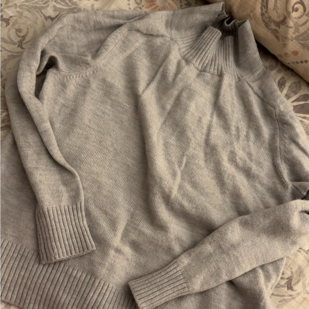 Banana and Republic Cozy Gray Knit Sweater